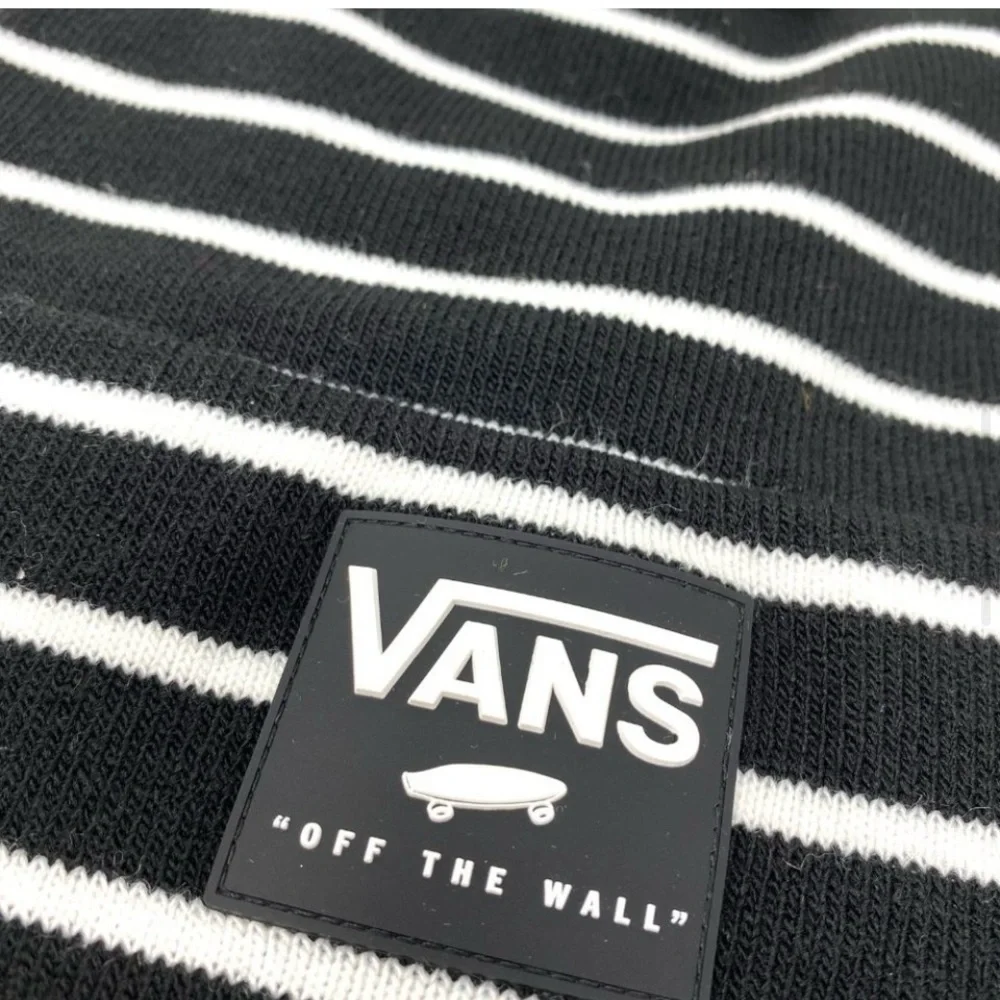 Vans Winter Hat black with white stripes. Cuffed, Warm. NWOT - Picture 3 of 6